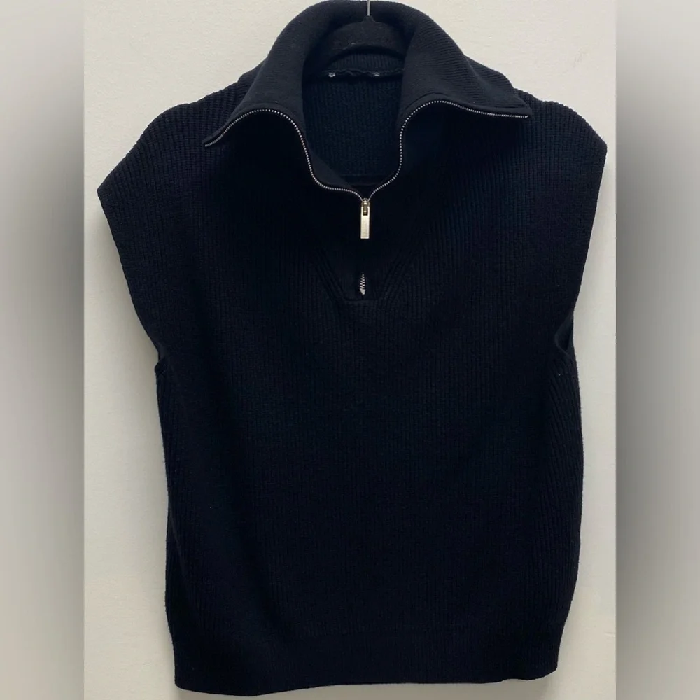 4 / $25 🖤 Banana Republic Zip-Neck Sweater 🖤 - Medium - Picture 2 of 5